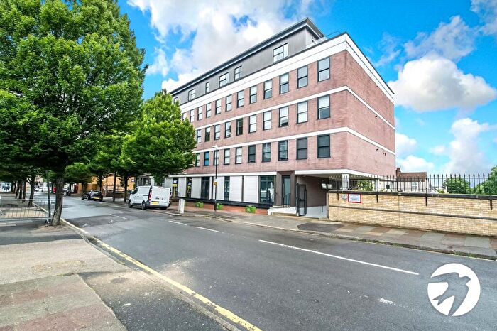 3 Bedroom Flat To Rent In The Grove, Gravesend, Kent, DA12