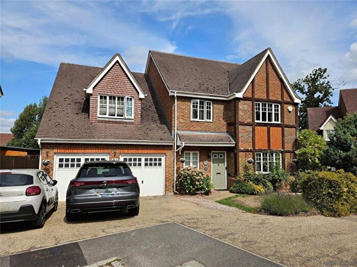 5 Bedroom Detached House For Sale In Heckfield Drive, Fleet, Hampshire, GU51