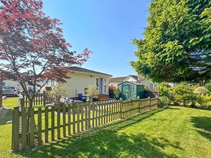 2 Bedroom Park Home For Sale In Stone Street, Petham, Canterbury, CT4