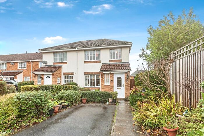 3 Bedroom Semi Detached House For Sale In Belfry Square, Beggarwood, Basingstoke, RG22