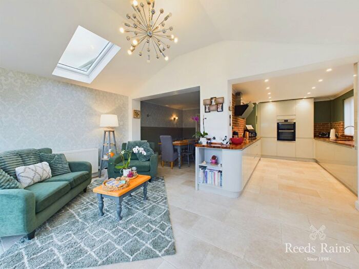 4 Bedroom Semi-Detached House For Sale In Westlands Road, Sproatley, Hull, HU11