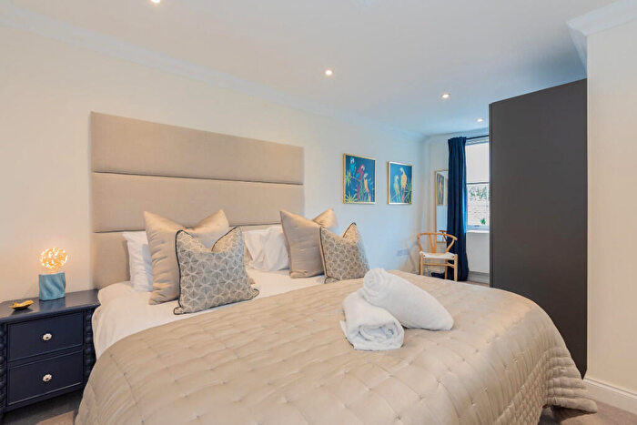 2 Bedroom Apartment To Rent In High Street, Eton, SL4