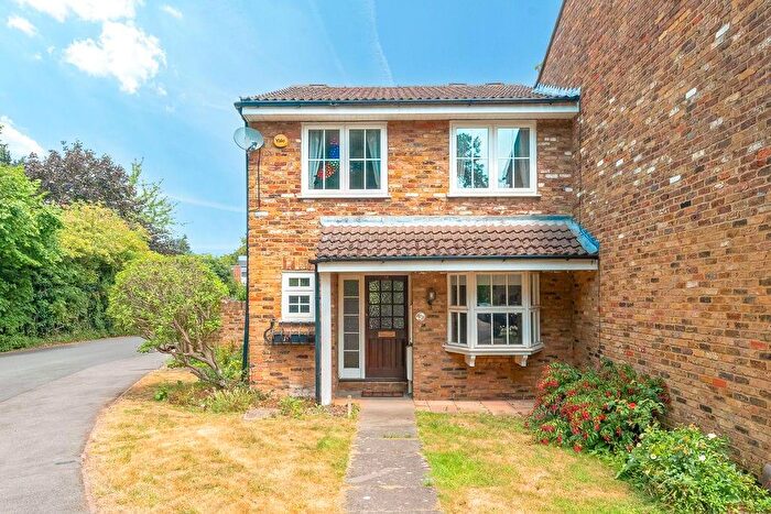4 Bedroom Link Detached House For Sale In Holmsdale Close, Iver, SL0