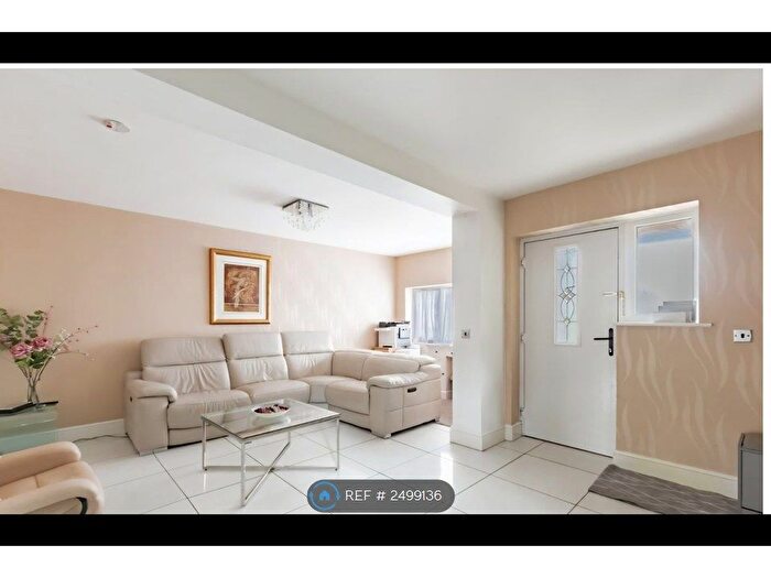 5 Bedroom Semi-Detached House To Rent In Singlewell Road, Gravesend, DA11