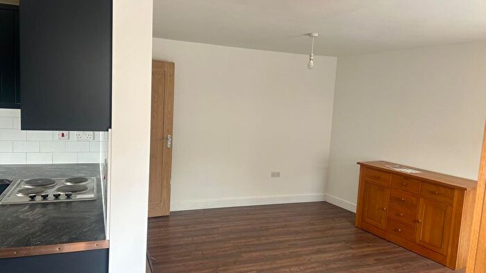 Studio To Rent In Basildene Road, Hounslow, TW4