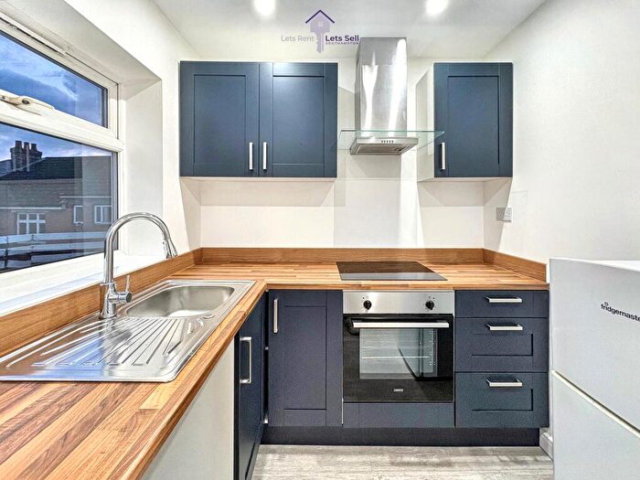 2 Bedroom Flat To Rent In Deacon Road, Southampton, SO19