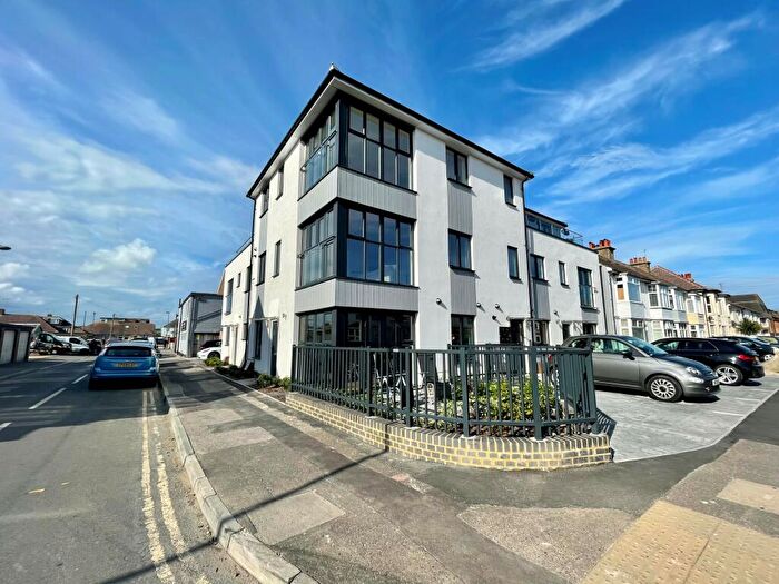 3 Bedroom Penthouse To Rent In Penhill Road, Lancing, BN15