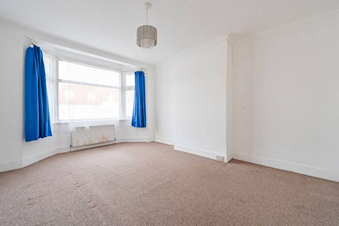 1 Bedroom Flat For Sale In Lordship Lane, London, Aa, Tottenham, London, N17