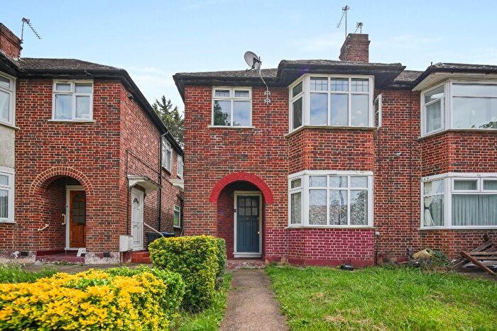 2 Bedroom Flat To Rent In Bridge Close, Enfield, Middlesex, EN1