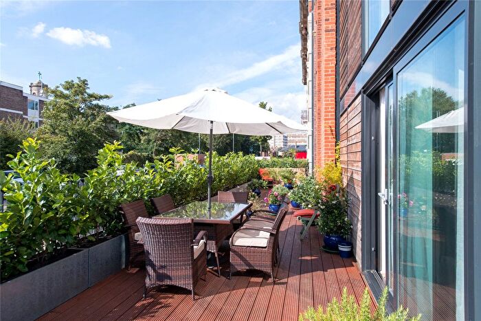 2 Bedroom Flat For Sale In Bazalgette Court, Great West Road, W6