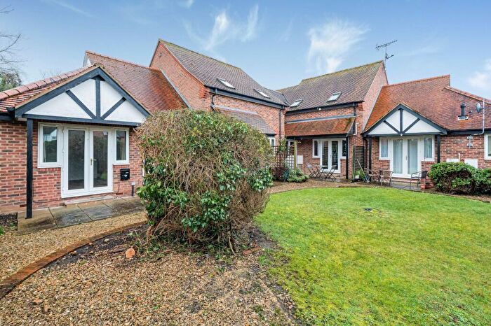 2 Bedroom Bungalow For Sale In Park Court, Thame, Oxfordshire, OX9