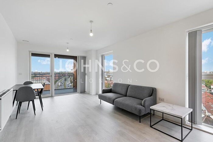 2 Bedroom Flat To Rent In Western Circus, Acton, London, W3