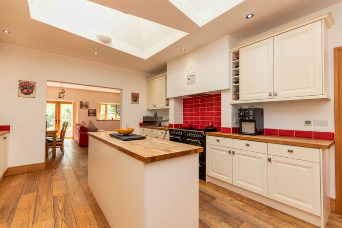 7 Bedroom Detached House For Sale In Trelewis, Treharris, CF46
