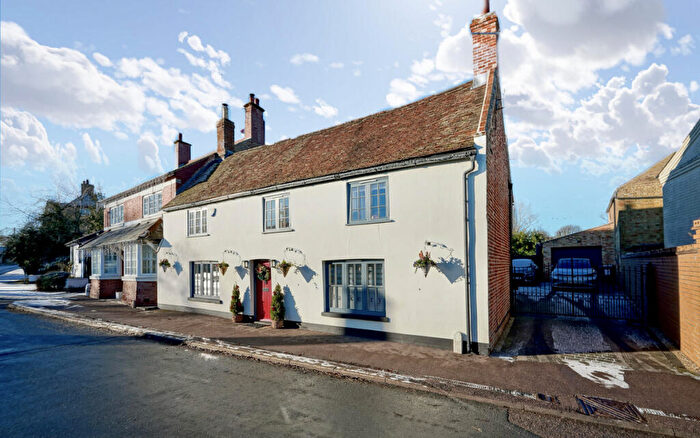 4 Bedroom Detached House For Sale In Thrapston Road, Spaldwick, PE28