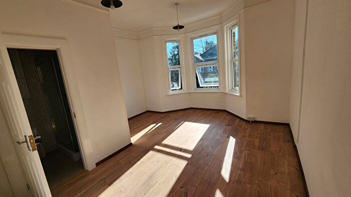 2 Bedroom Flat To Rent In Moorland Road, Bournemouth, BH1