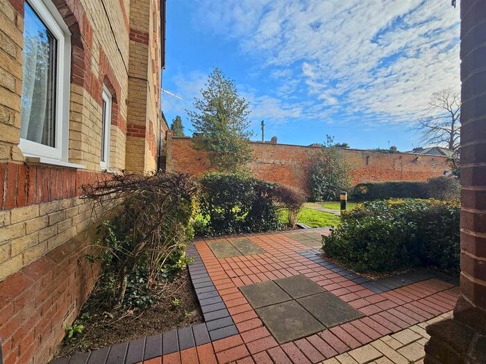 1 Bedroom Flat To Rent In Bridge Street, Thrapston, Kettering, NN14