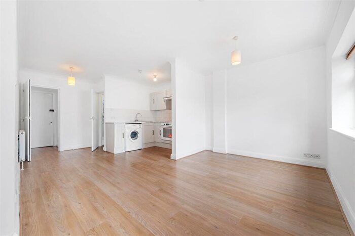 Studio To Rent In Blenheim Road, London, SE20