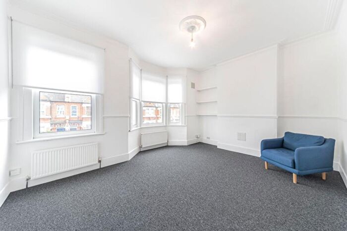 2 Bedroom Flat To Rent In Pattenden Road, London, SE6