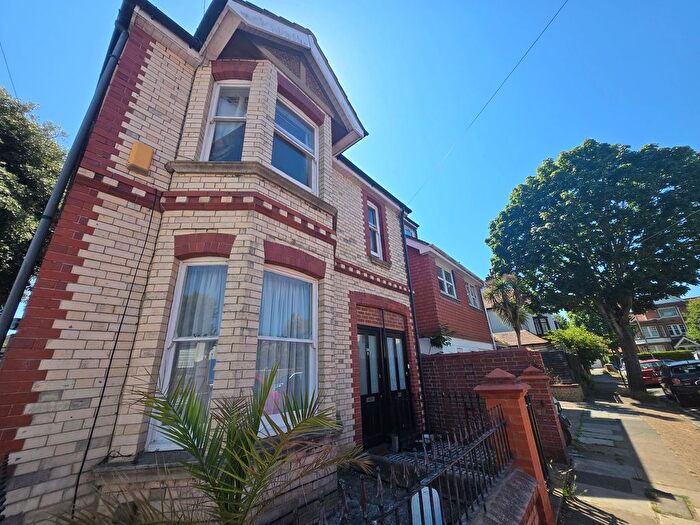 2 Bedroom Flat To Rent In Connaught Road, Hove, BN3