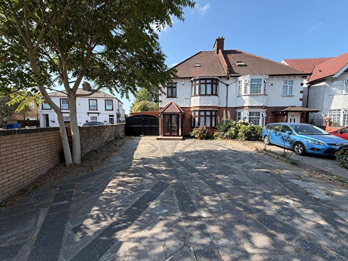 6 Bedroom Semi Detached House To Rent In Bath Road, Hounslow, TW4