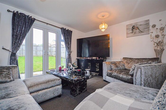 3 Bedroom Semi-Detached House For Sale In Stumpcross Lane, Pontefract, WF8
