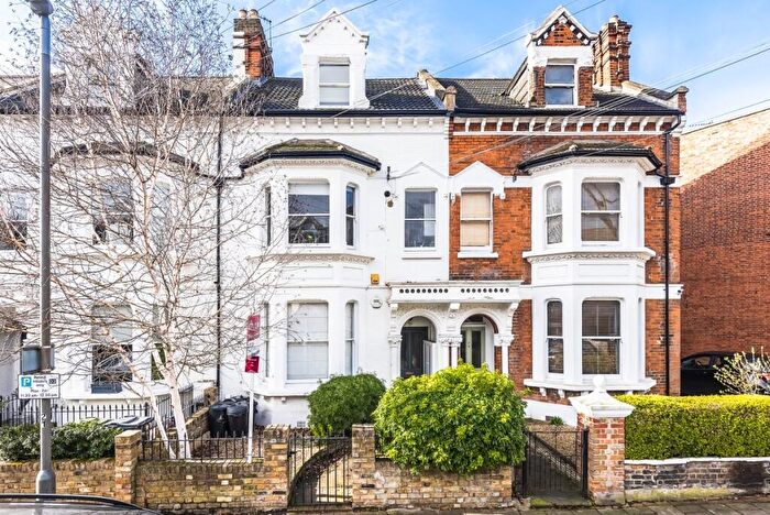 2 Bedroom Flat For Sale In Balham Park Road, Balham, London, SW12