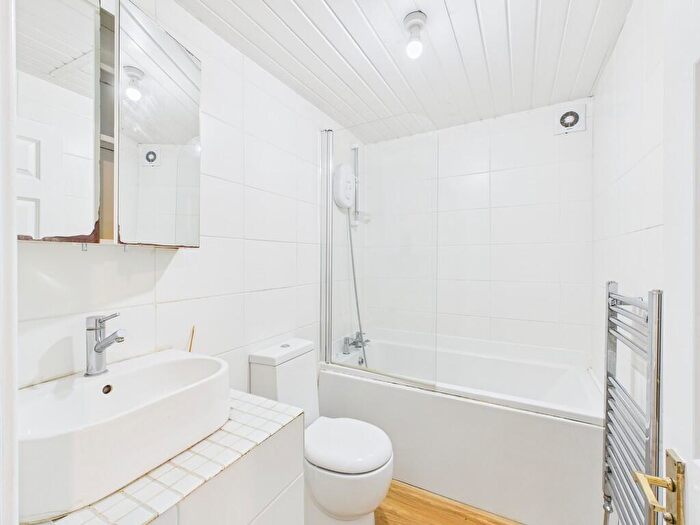 2 Bedroom Apartment To Rent In Ruskin Terrace, Botanics, Glasgow, G12