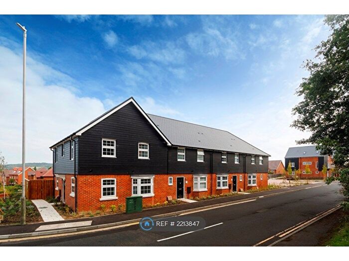 3 Bedroom End Of Terrace House To Rent In New Hythe Lane, Larkfield, Aylesford, ME20