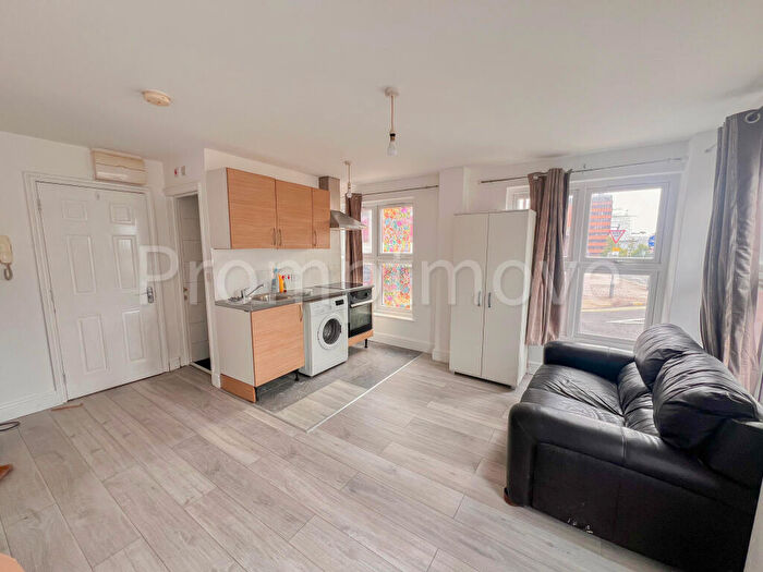 Studio To Rent In King Street Luton, LU1