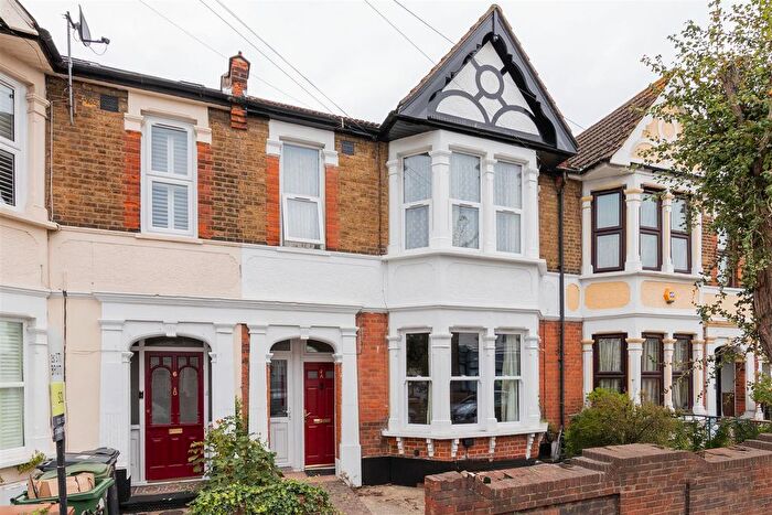1 Bedroom Maisonette For Sale In Essex Road, Leyton, E10