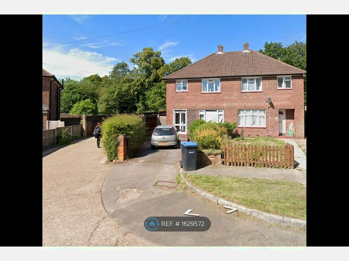 5 Bedroom Semi-Detached House To Rent In Spring Rise, Egham, TW20
