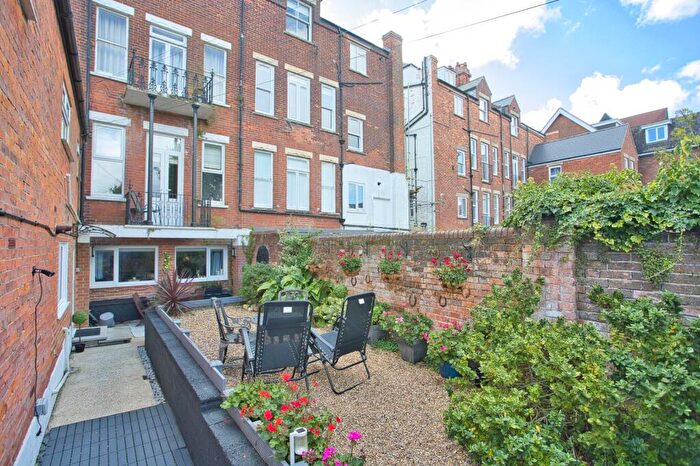1 Bedroom Flat For Sale In Shorncliffe Road, Folkestone, Kent, CT20