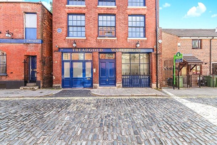 3 Bedroom Flat To Rent In Bishop Street, Portsmouth, Hampshire, PO1