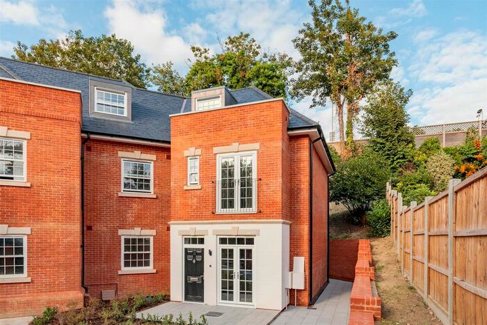 2 Bedroom Maisonette To Rent In Woodlands Road, Bickley, Bromley, BR1