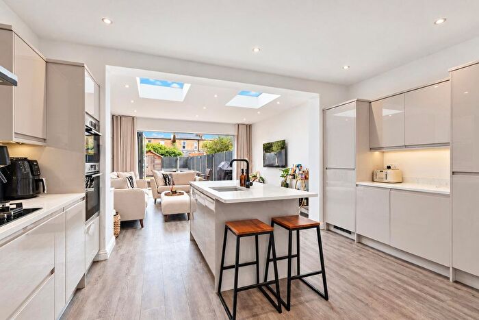 3 Bedroom Terraced House For Sale In Dorien Road, Raynes Park, SW20