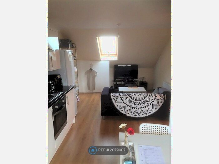 Studio To Rent In Warwick Road, Norbury, CR7