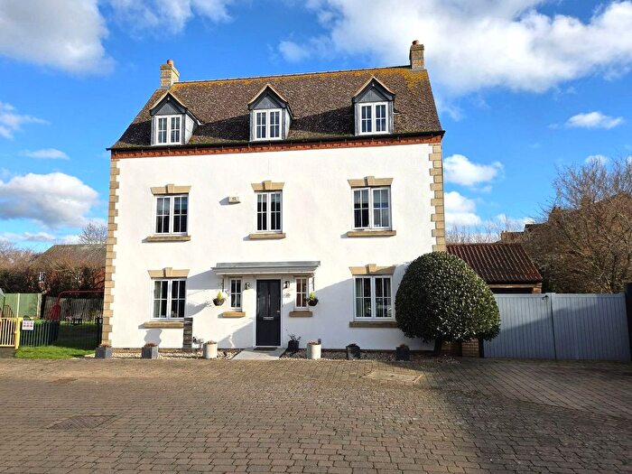 5 Bedroom Detached House For Sale In Langley Gardens, Potton, SG19