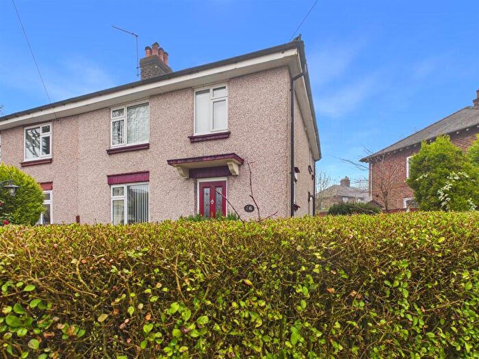 3 Bedroom Semi-Detached House For Sale In Sherwood Road, Buxton, SK17