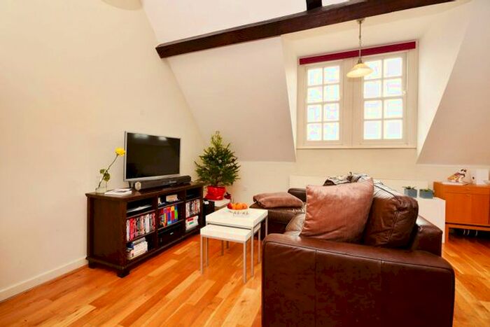 1 Bedroom Flat To Rent In Craven Gardens, Wimbledon, London, SW19