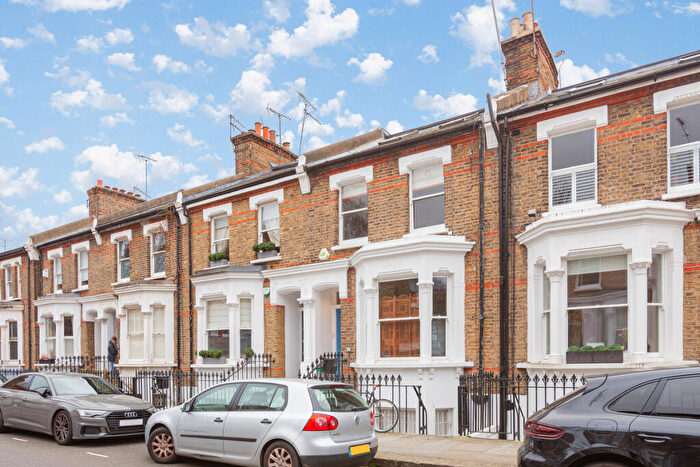 3 Bedroom Maisonette For Sale In Burnaby Street, London, SW10