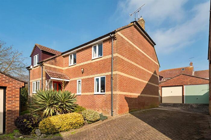 4 Bedroom Detached House For Sale In Frys Close, Portesham, Weymouth, DT3