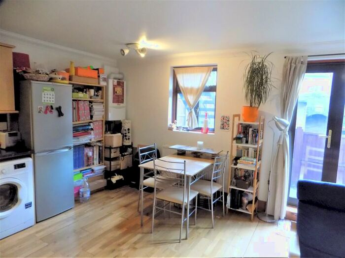 2 Bedroom Flat To Rent In Brooke Road, London, Hackney, N16