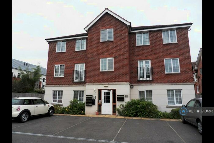3 Bedroom Flat To Rent In Cherry Croft, Loughborough, LE11