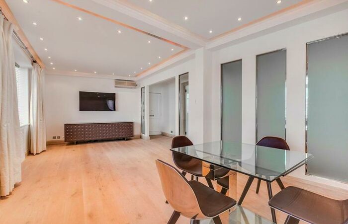 3 Bedroom Apartment To Rent In Charlbert Street, St John's Wood, London, NW8