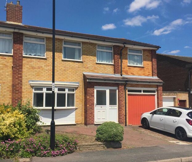 4 Bedroom Semi-Detached House To Rent In Bruce Drive, Selsdon, South Croydon, CR2