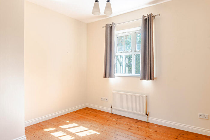 2 Bedroom Link Detached House For Sale In Redhouse Lane, Chapel Allerto, LS7