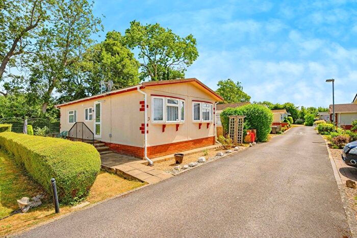 2 Bedroom Property For Sale In Hillcrest, Manor Road, Woodside, Luton, LU1