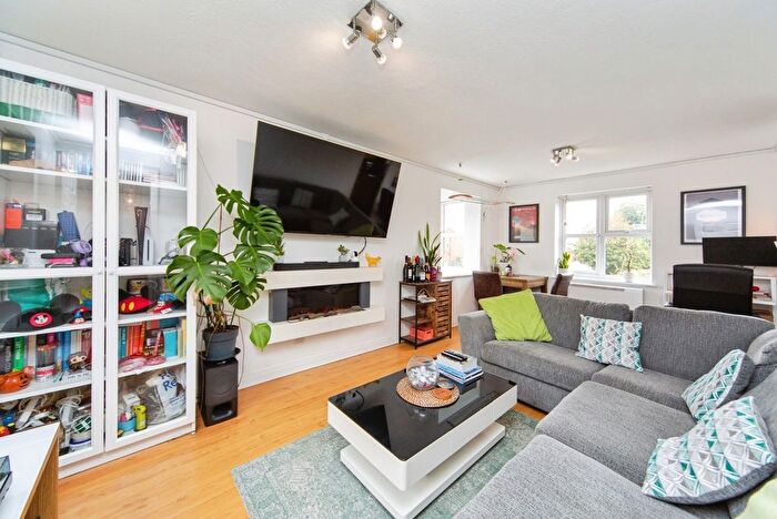 2 Bedroom Flat For Sale In Burroughs Gardens, Liverpool, Merseyside, L3