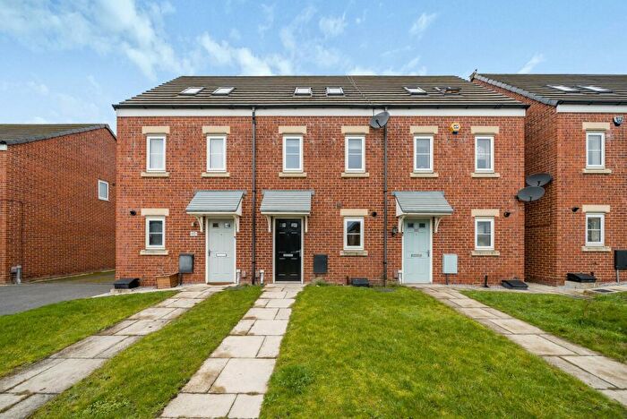 2 Bedroom Town House To Rent In Woodlands Way, Whinmoor, Leeds, LS14