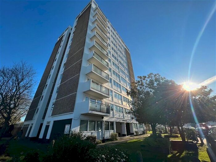 2 Bedroom Flat To Rent In Wheatlands, Heston, Hounslow, TW5